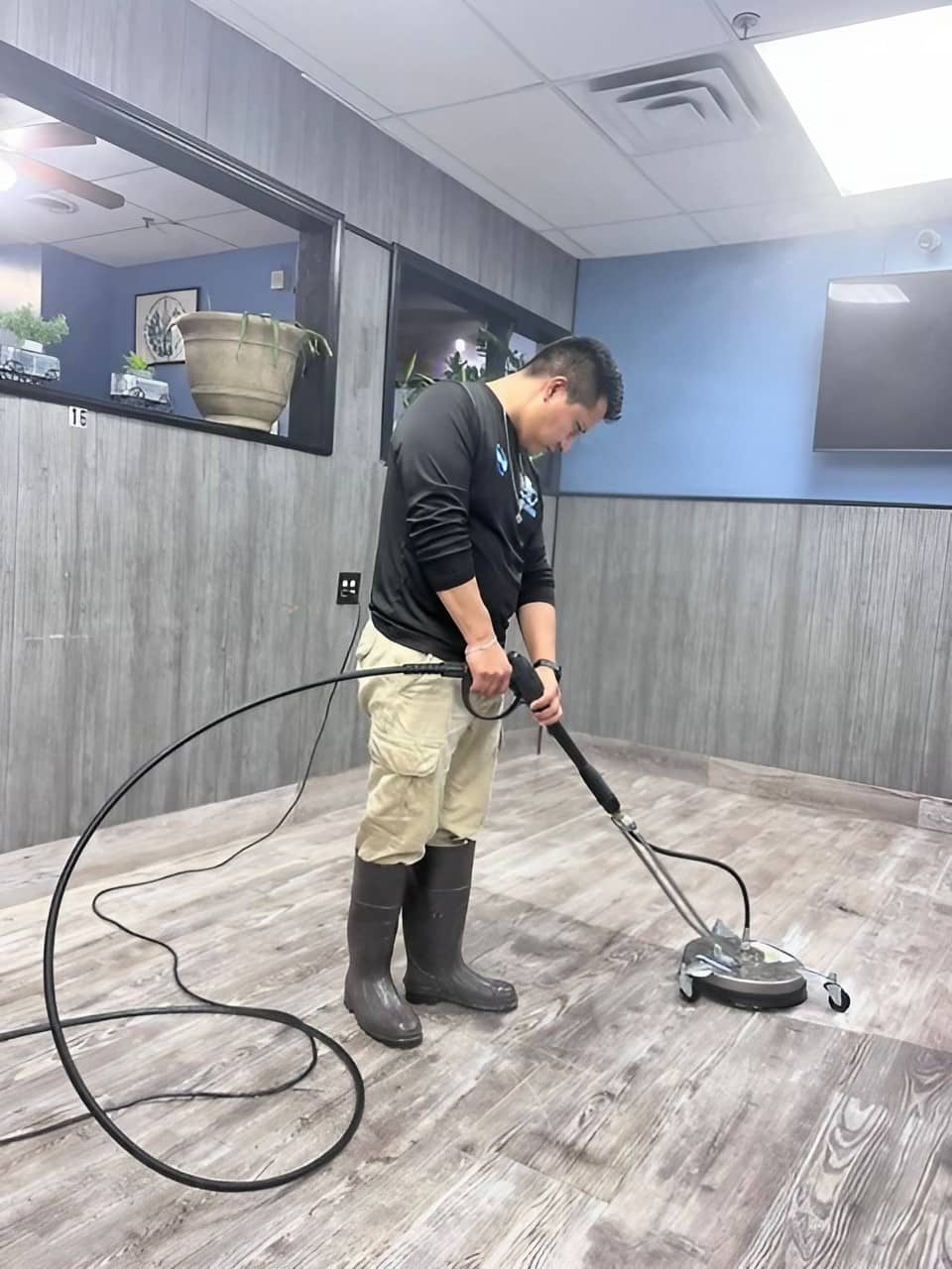 Commercial power washing service in Roseville MN