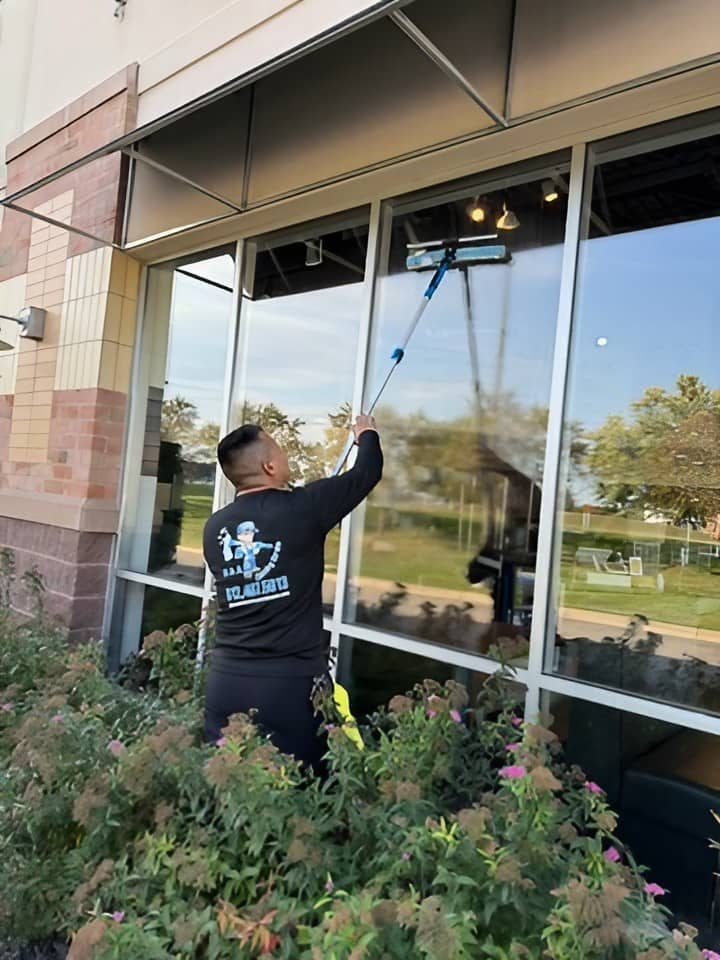 Office glass cleaning in Roseville